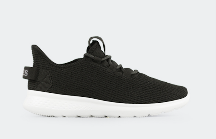 Untuk olahraga dan aktivitas outdoor, pilih running shoes