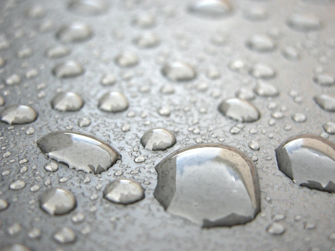 Fitur waterproof: Melindungi TV dari kerusakan apabila terkena air