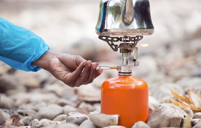 Kompor ultralight: Paling ringkas dan ringan sehingga ideal untuk camping, hiking, dan trekking