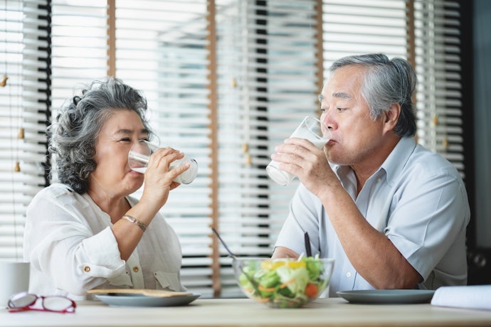 Untuk lansia: Pilih susu diabetes tinggi kalsium, tinggi protein, dan dilengkapi vitamin D