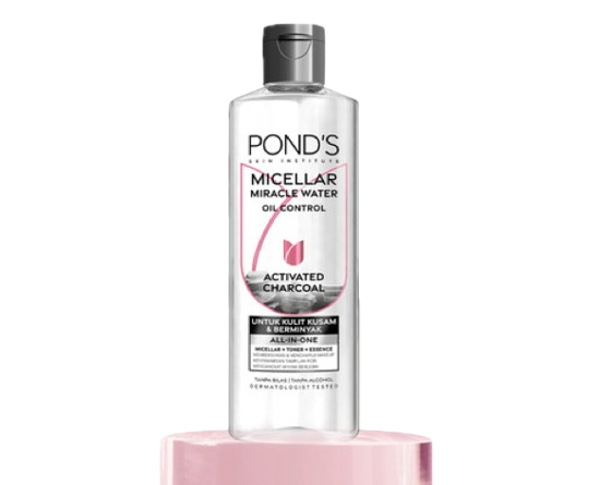Jika kulit Anda disertai kondisi beruntusan, pilih micellar water dengan exfoliating agent, seperti AHA dan BHA