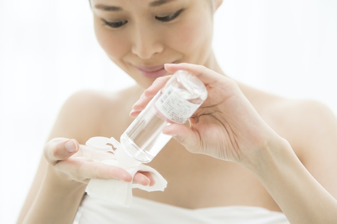 Toner: Menyegarkan dan menyeimbangkan pH kulit