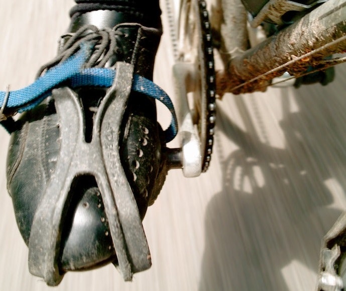 Toe clip, kaki tidak mudah terlepas saat mengayuh