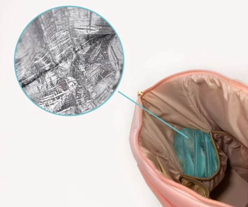 Insulated pocket, menjaga suhu minuman dan makanan selama di perjalanan