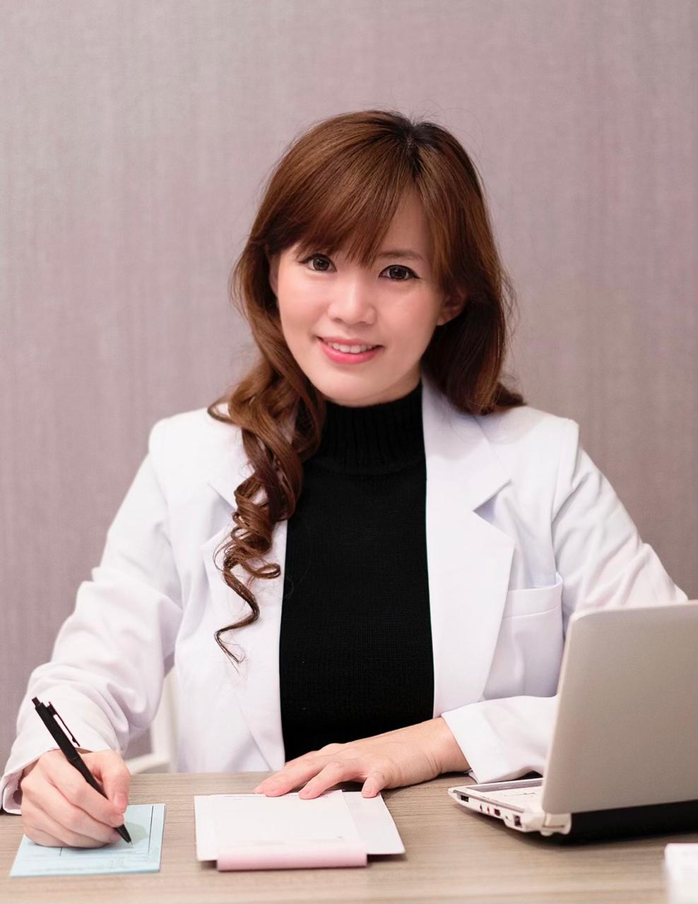 dr. Putu Ayu Elvina